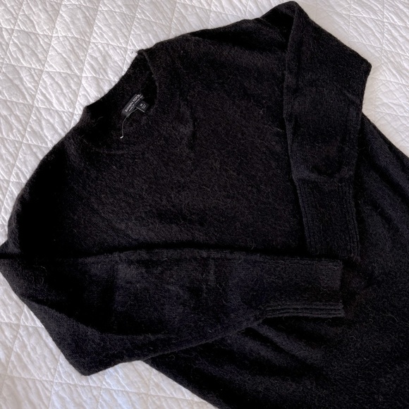 Banana Republic Black Sweater - Picture 6 of 12